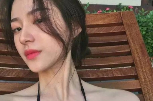 炸裂！司晓迪凌晨甩黑色吊带美照评论区从吃瓜到吐槽吵翻了天