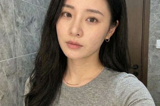 气温回升催热瓜市黄瓤“特小凤”身价攀升至每斤10元